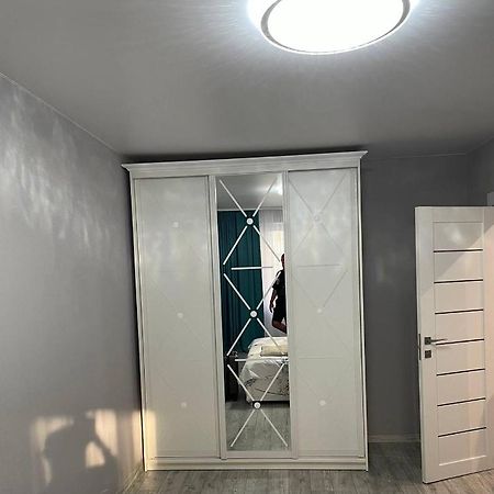 Стильная Квартира На Позняках Газ И Низкий Этаж Kijev Kültér fotó